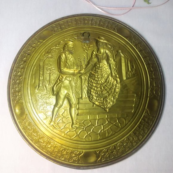 Vintage Courting Scene Pressed Metal Wall Plate, Made in England - Picture 3 of 6